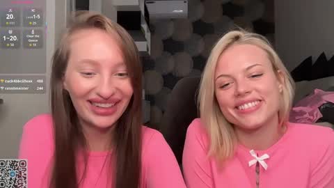 Snapshot of roselunes chatting on 18, 4, 2026 Sophie and Sarah online show from 18, 4, 2026