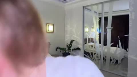 Roselyn  online show from 3, 4, 2026