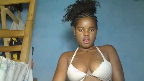 Snapshot of rosia22 chatting on 4, 11, 2025 rosia22 online show from 4, 11, 2025