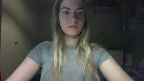 Snapshot of rosie_june chatting on 20, 4, 2026 Rosie online show from 20, 4, 2026