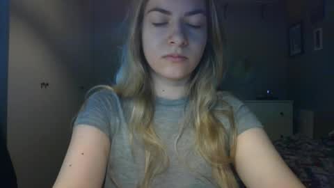 Snapshot of rosie_june chatting on 28, 4, 2026 Rosie online show from 28, 4, 2026