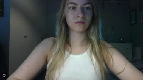 Snapshot of rosie_june chatting on 4, 5, 2026 Rosie online show from 4, 5, 2026