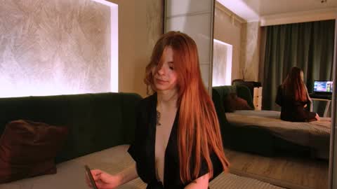 rosy_black_ online show from 8, 12, 2024