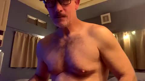 roundthebend8 online show from 21, 1, 2025
