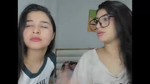 Snapshot of rous_and_sweet09 chatting on 18, 5, 2026 rous_and_sweet09 online show from 18, 5, 2026