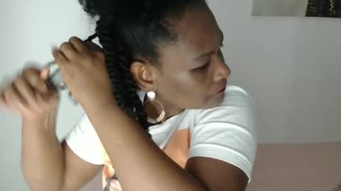 Snapshot of roushlove chatting on 21, 4, 2026 luxa online show from 21, 4, 2026