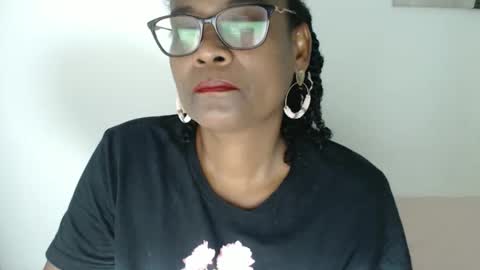 Snapshot of roushlove chatting on 23, 4, 2026 luxa online show from 23, 4, 2026