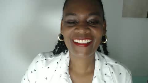 Snapshot of roushlove chatting on 24, 4, 2026 luxa online show from 24, 4, 2026