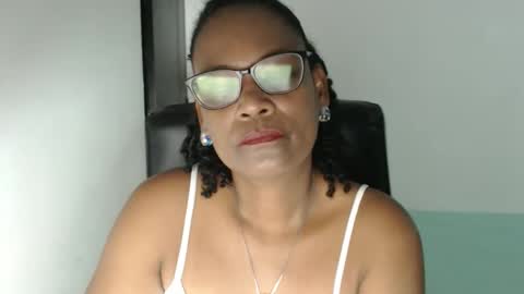 Snapshot of roushlove chatting on 27, 4, 2026 luxa online show from 27, 4, 2026