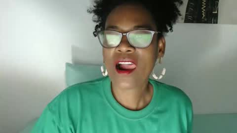 Snapshot of roushlove chatting on 30, 4, 2026 luxa online show from 30, 4, 2026