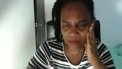 Snapshot of roushlove chatting on 4, 5, 2026 luxa online show from 4, 5, 2026
