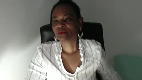 Snapshot of roushlove chatting on 4, 5, 2026 luxa online show from 4, 5, 2026