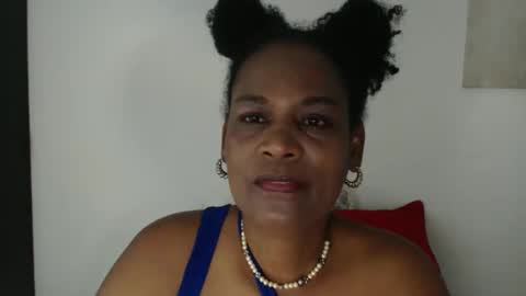 Snapshot of roushlove chatting on 25, 5, 2026 luxa online show from 25, 5, 2026