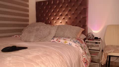 Rouss marie henao  online show from 14, 4, 2026