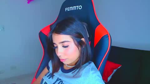 rousse_violet online show from 8, 9, 2025