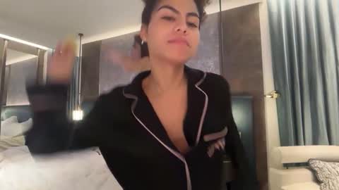 Snapshot of roustar1 chatting on 17, 11, 2025 Roustar online show from 17, 11, 2025