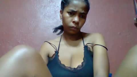 Snapshot of rovaelyah chatting on 6, 5, 2026 rovaelyah online show from 6, 5, 2026