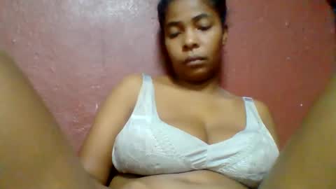 Snapshot of rovaelyah chatting on 24, 5, 2026 rovaelyah online show from 24, 5, 2026
