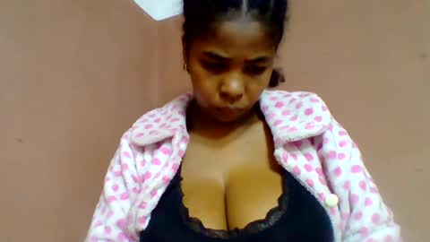 Snapshot of rovaelyah chatting on 14, 7, 2026 rovaelyah online show from 14, 7, 2026
