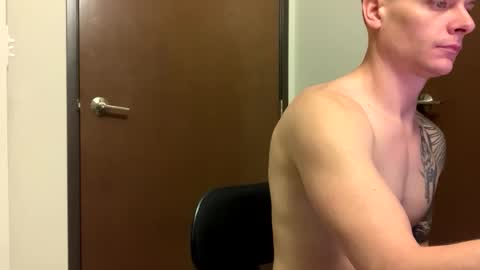 Snapshot of roverone89 chatting on 3, 3, 2026 roverone89 online show from 3, 3, 2026