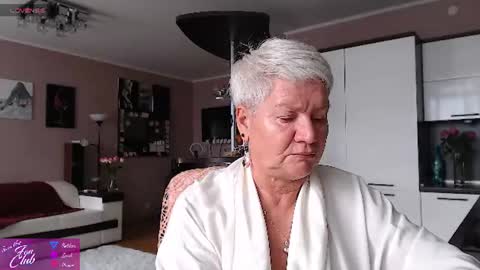 Snapshot of roxana_brooks chatting on 4, 8, 2026 Roxana online show from 4, 8, 2026