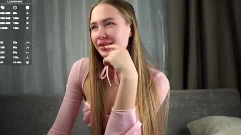 Snapshot of roxanelan chatting on 3, 4, 2026 Anna Lokiss online show from 3, 4, 2026