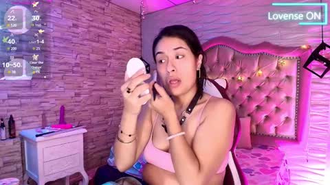 Snapshot of roxanne_han chatting on 21, 12, 2025 roxanne_han online show from 21, 12, 2025