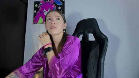 Snapshot of roxanne_jones1 chatting on 2, 7, 2026 roxanne online show from 2, 7, 2026