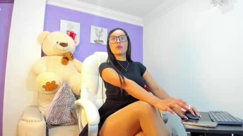 Snapshot of roxanneevans_ chatting on 1, 12, 2025 Roxanne evans Schedule 700 -1400GTM-5 online show from 1, 12, 2025