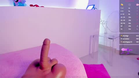 Roxanne Gomez online show from 12, 1, 2025