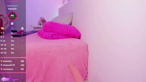 Roxanne Gomez online show from 5, 3, 2025