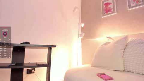 Roxanne Gomez online show from 15, 10, 2025