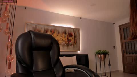 Roxanne Hill  online show from 12, 1, 2026