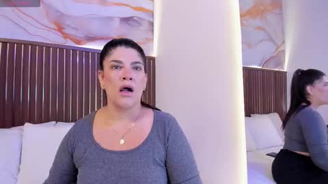 Snapshot of roxie_ns chatting on 10, 10, 2025 Roxie online show from 10, 10, 2025