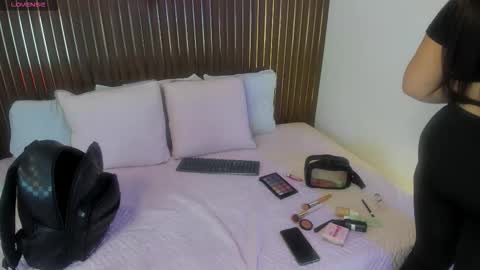 Snapshot of roxie_ns chatting on 16, 10, 2025 Roxie online show from 16, 10, 2025