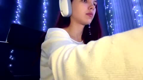 Snapshot of roxiepiurkowski chatting on 10, 6, 2026 Hana online show from 10, 6, 2026