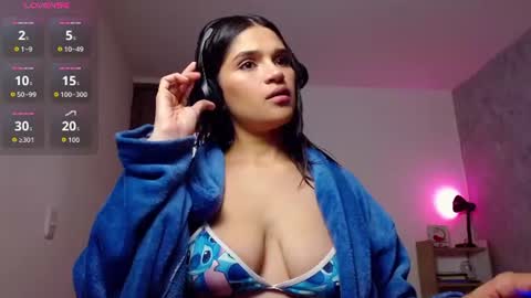 Snapshot of roxxi_foxi chatting on 9, 7, 2026 Roxxi online show from 9, 7, 2026