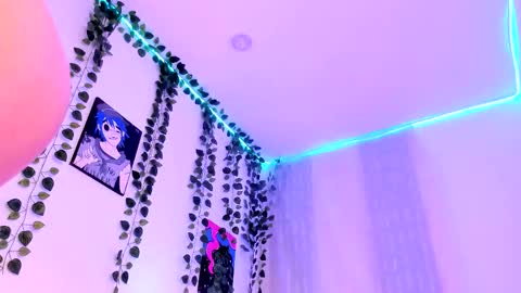 Roxx IG  online show from 5, 3, 2025