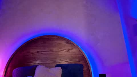 Roxx IG  online show from 2, 10, 2025