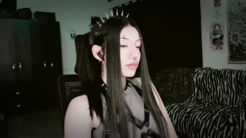 Roxy Independient model Help me to reach 50 thumbs up online show from 28, 3, 2026