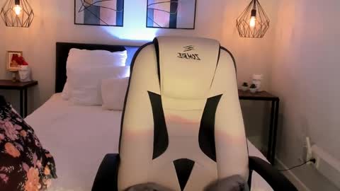 Roxy follow me online show from 20, 5, 2026