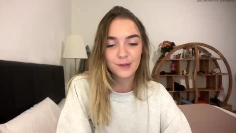 Snapshot of roxysweetdream chatting on 8, 5, 2026 Roxy online show from 8, 5, 2026