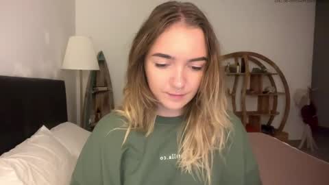 Snapshot of roxysweetdream chatting on 13, 5, 2026 Roxy online show from 13, 5, 2026