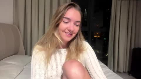 Snapshot of roxysweetdream chatting on 25, 5, 2026 Roxy online show from 25, 5, 2026