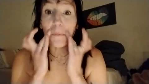 Snapshot of royaltycakes chatting on 14, 11, 2025 royaltycakes online show from 14, 11, 2025