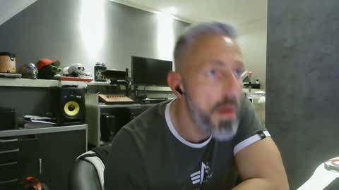 Chico que rico Caliente online show from 24, 1, 2025