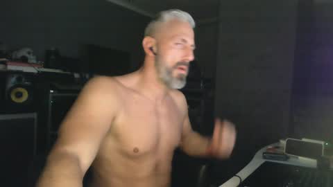 Chico que rico Caliente online show from 4, 2, 2025