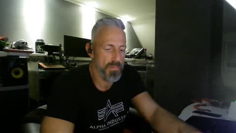 Chico que rico Caliente online show from 11, 2, 2025