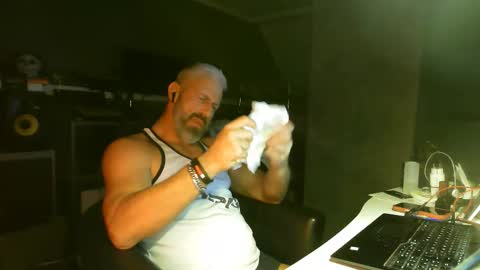 Chico que rico Caliente online show from 19, 2, 2026