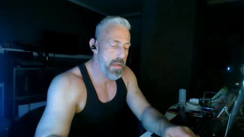 Chico que rico Caliente online show from 12, 3, 2026